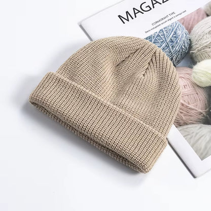 Stay Cozy and Stylish with Our Unisex Knitted Beanie - Perfect for Autumn and Winter Adventures!